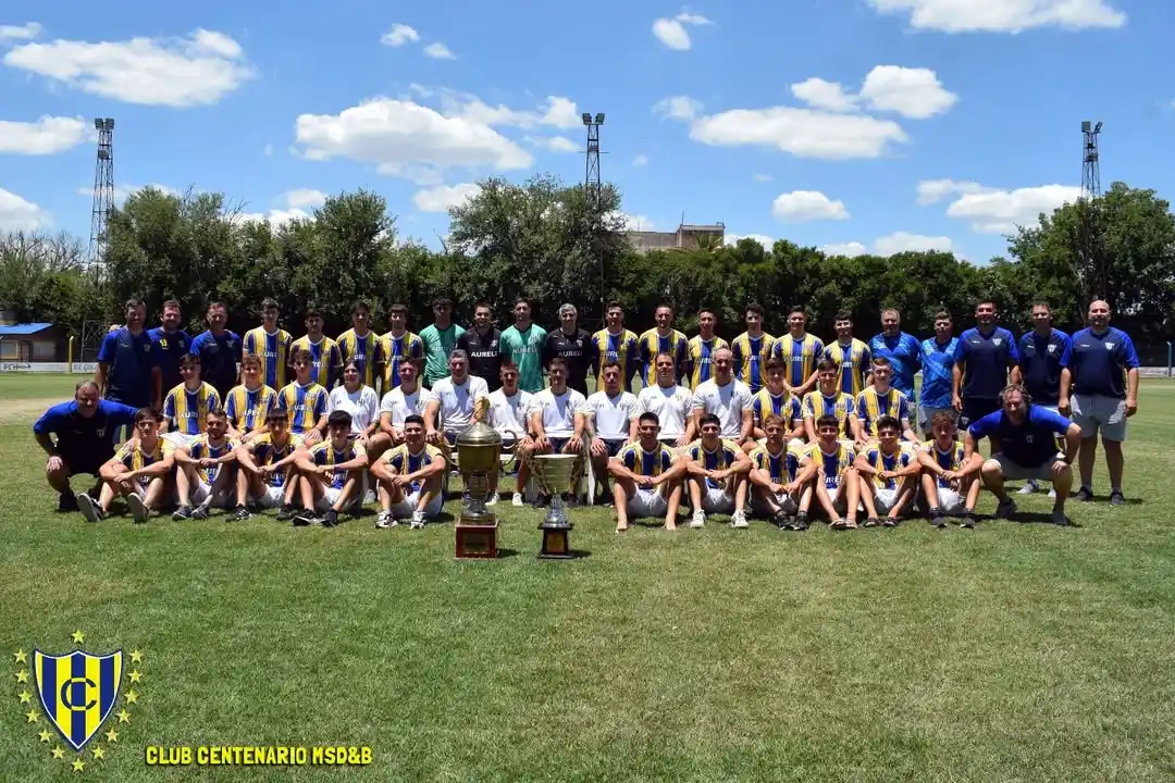 Centenario de San José de la Esquina, rival de Racing Club, ganó los dos torneos del año en la Liga Interprovincial.