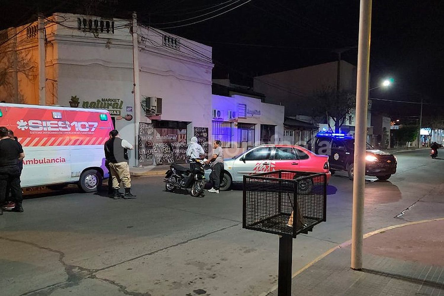 Choque en una esquina complicada terminó con un motociclista lesionado