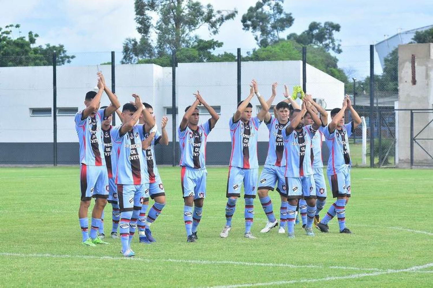 Defensores juega la vuelta
frente a Resistencia Central