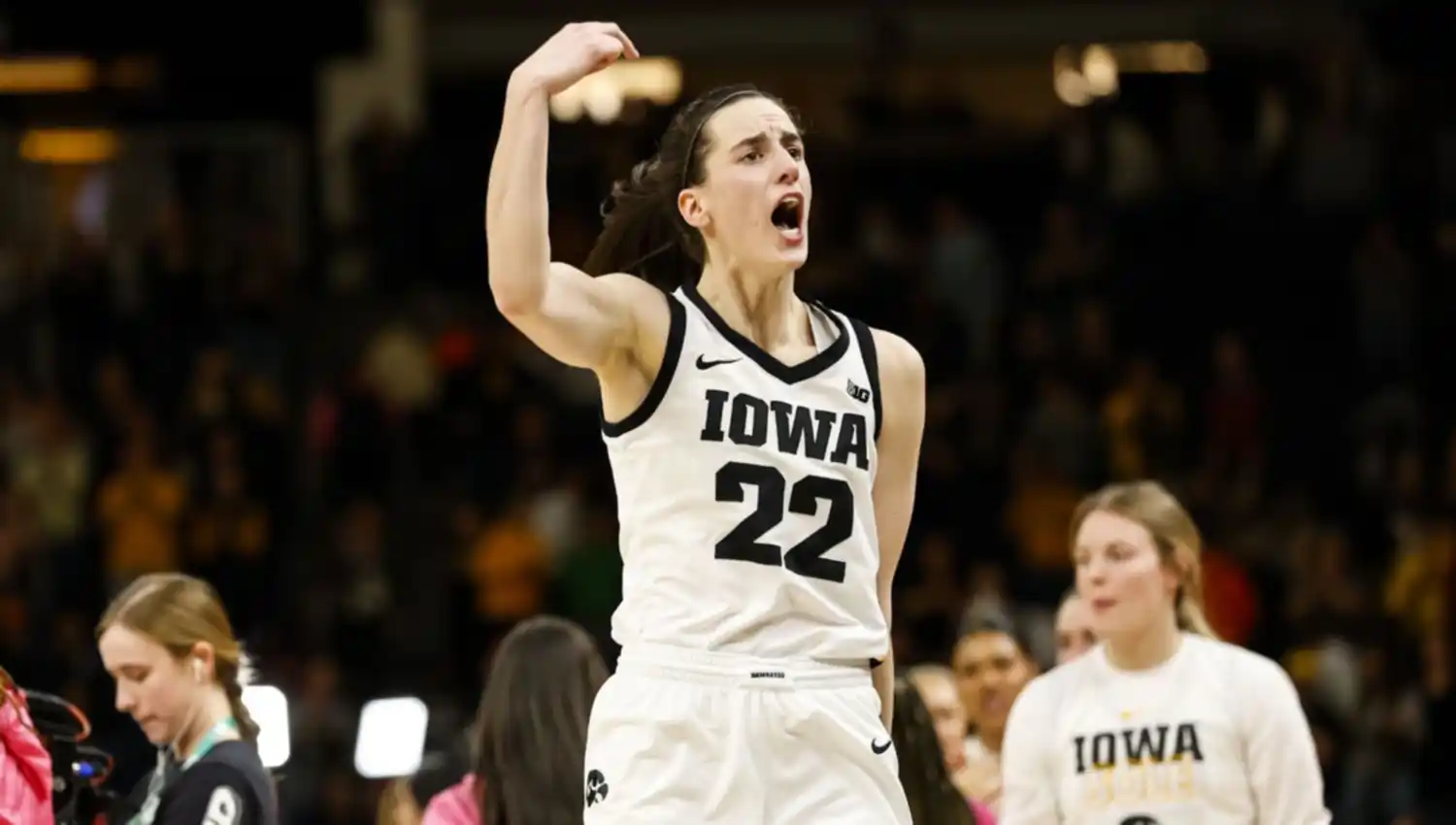 Caitlin Clark ante la difícil decisión de elegir entre la WNBA o a Iowa