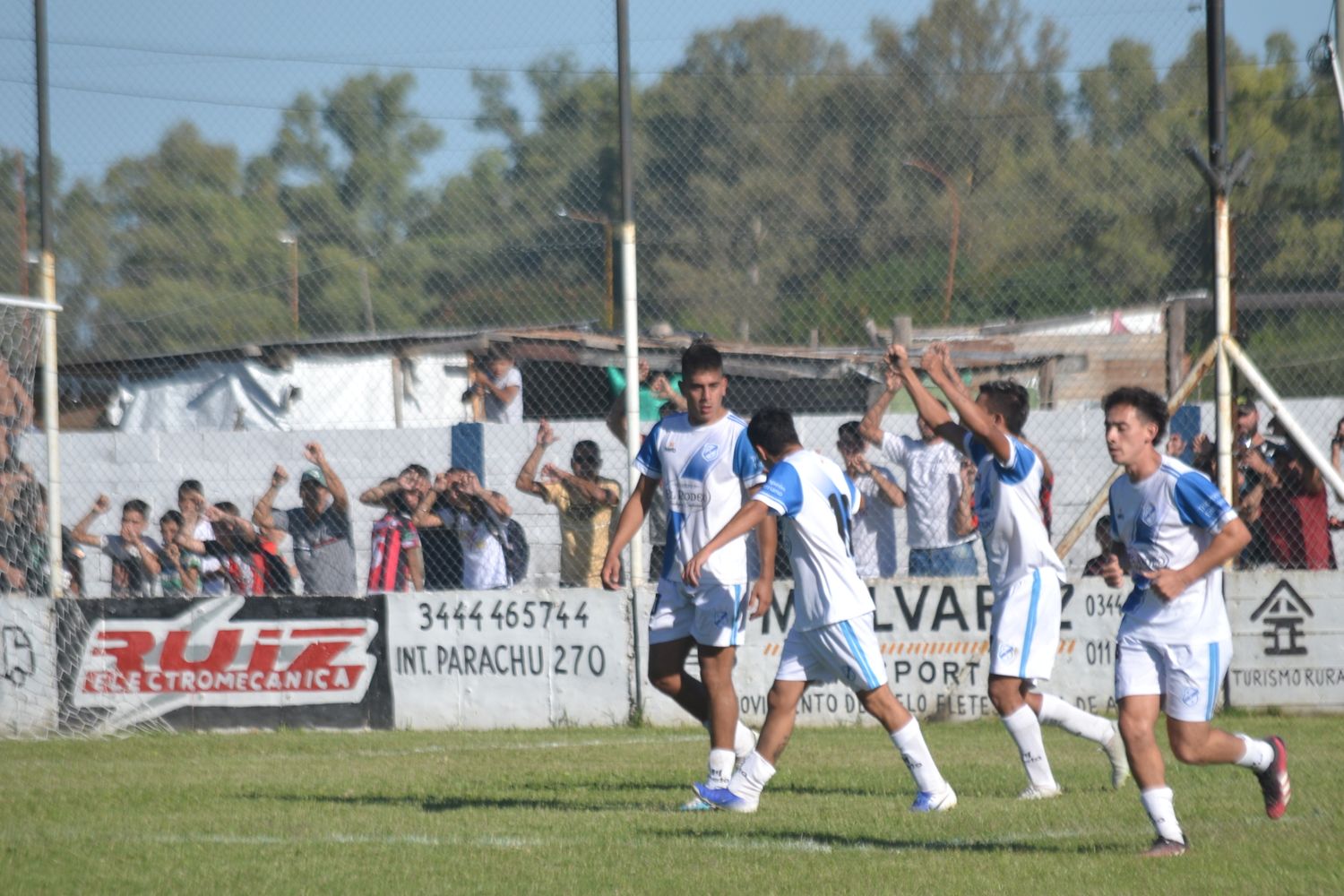 Libertad actuando de local buscará la punta con el importante apoyo de su hinchada.