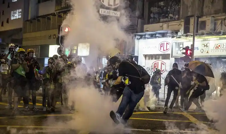 Tensas manifestaciones en Hong Kong antes del 70 aniversario del régimen comunista