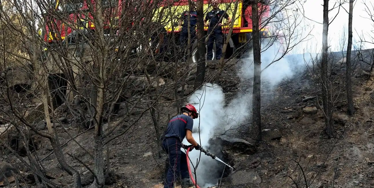 La situación se agrava tras un incendio reciente en el departamento de Aude, que arrasó más de 16,000 hectáreas y se cobró la vida de una persona. Crédito: REUTERS/Abdul Saboor