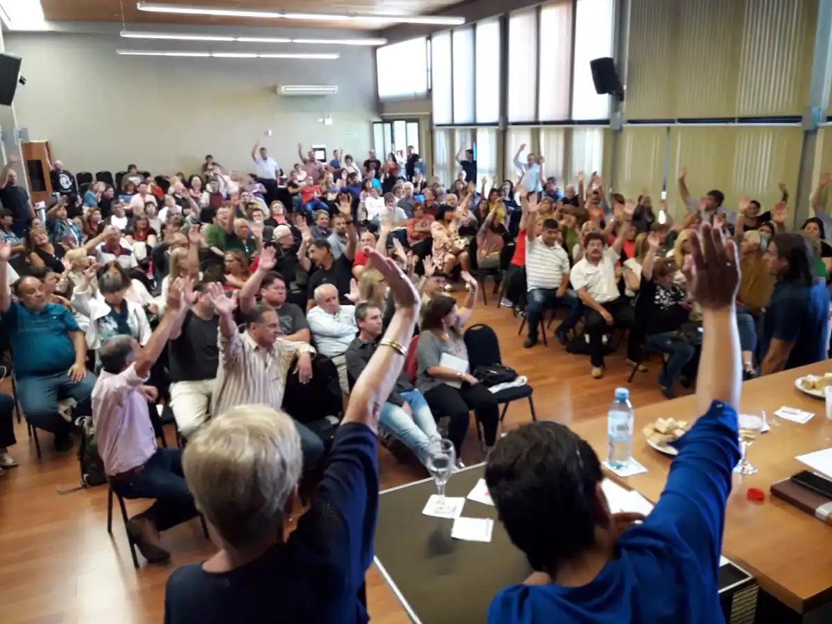 Uepc decide si acepta la propuesta salarial de la Provincia