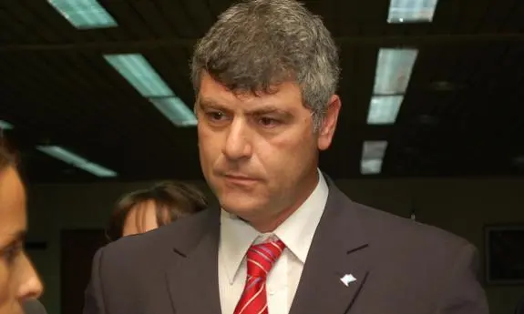 Buryaile admite que litro de leche «es más que caro»