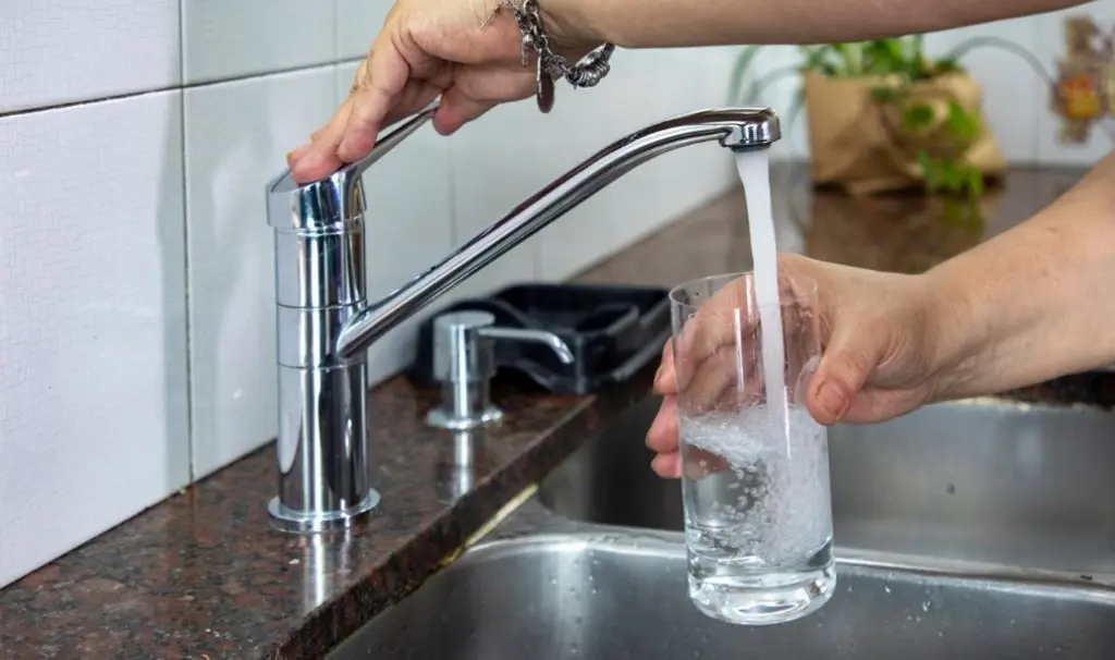 La Justicia ordena suspender por seis meses cortes de agua residenciales por falta de pago