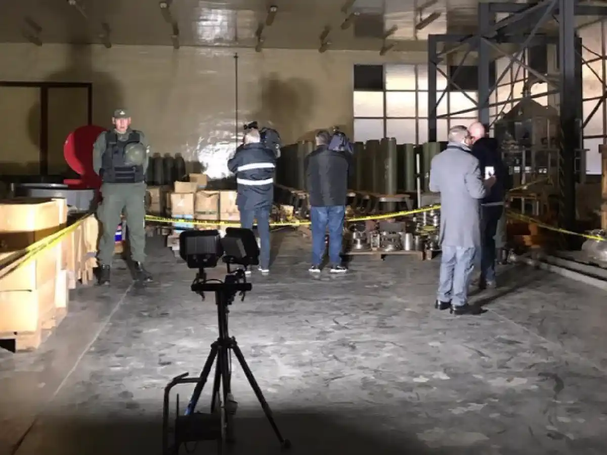 Allanan un depósito de Fuerza Aérea por contrabando de armas