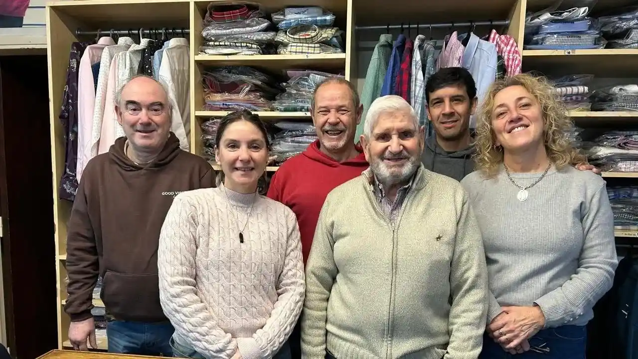 Eugenio “Coco” Galilea junto a gran parte del plantel de trabajo actual. Un negocio de legado familiar cien por ciento