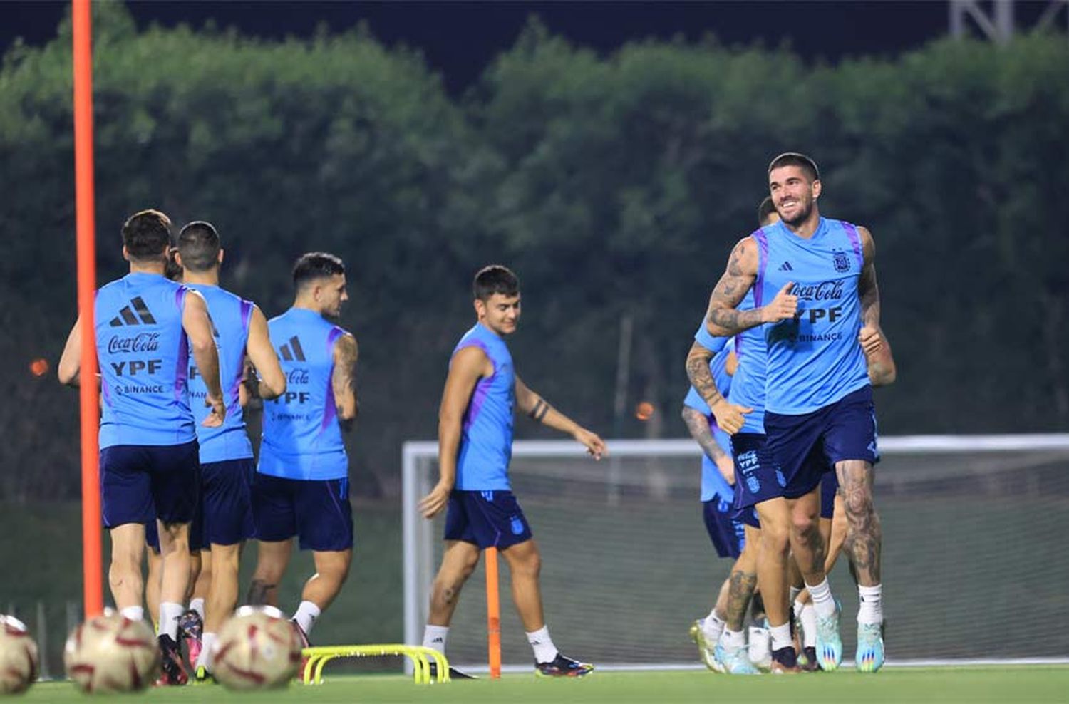 Selección Argentina: Scaloni probó un equipo con línea de 5 para enfrentar a Francia en la final del mundo