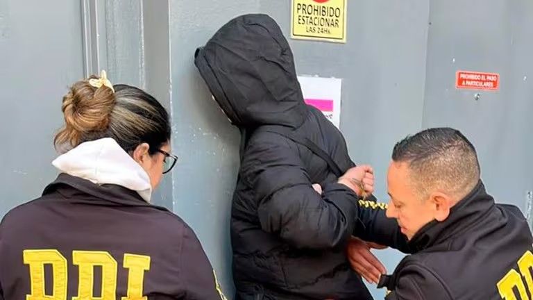Según datos de testigos, se trataría de un menor que suele merodear la zona del centro.