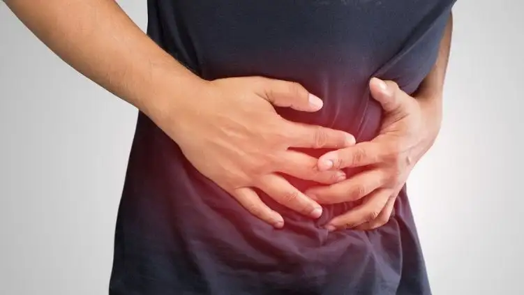La acidez estomacal, o pirosis, se origina en el reflujo ácido