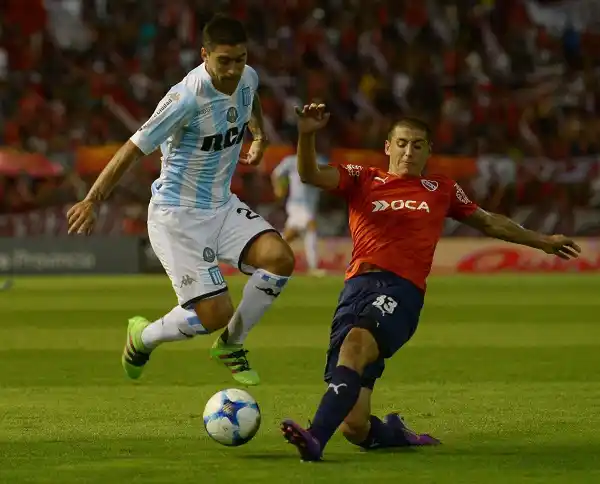 Racing e Independiente juegan en clásico en Mar del Plata