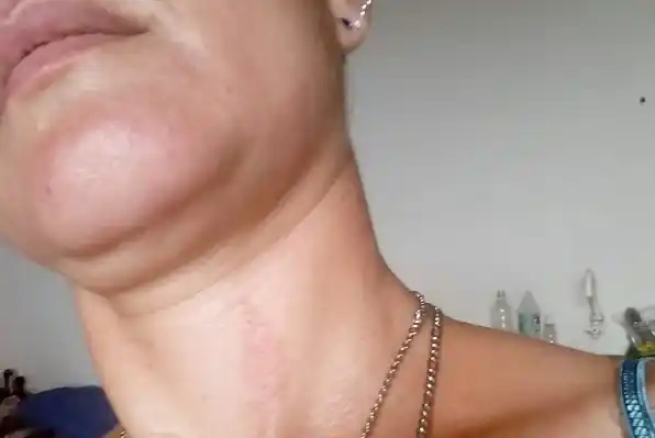 Una mujer denunció a policías por abuso de autoridad cuando la detuvieron