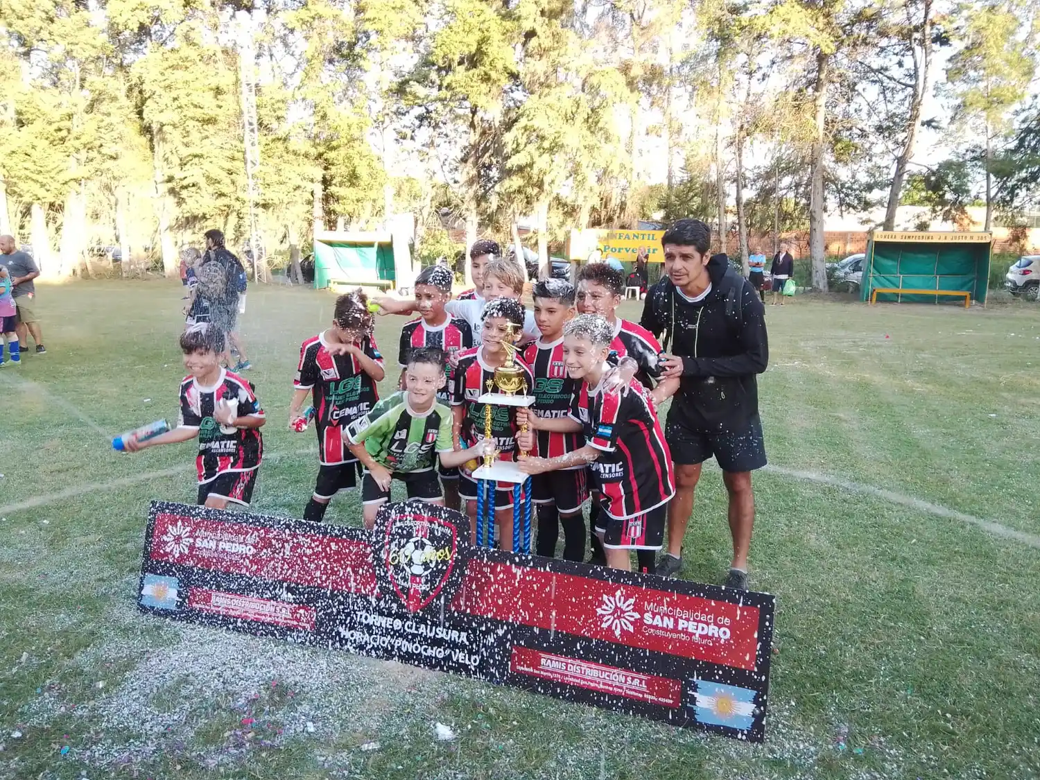 Todos los campeones del Clausura de la Liga Infantil, que concluyó este sábado