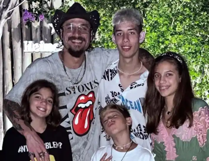 La foto de Daniel Osvaldo con sus cuatro hijos que desató la furia de su expareja