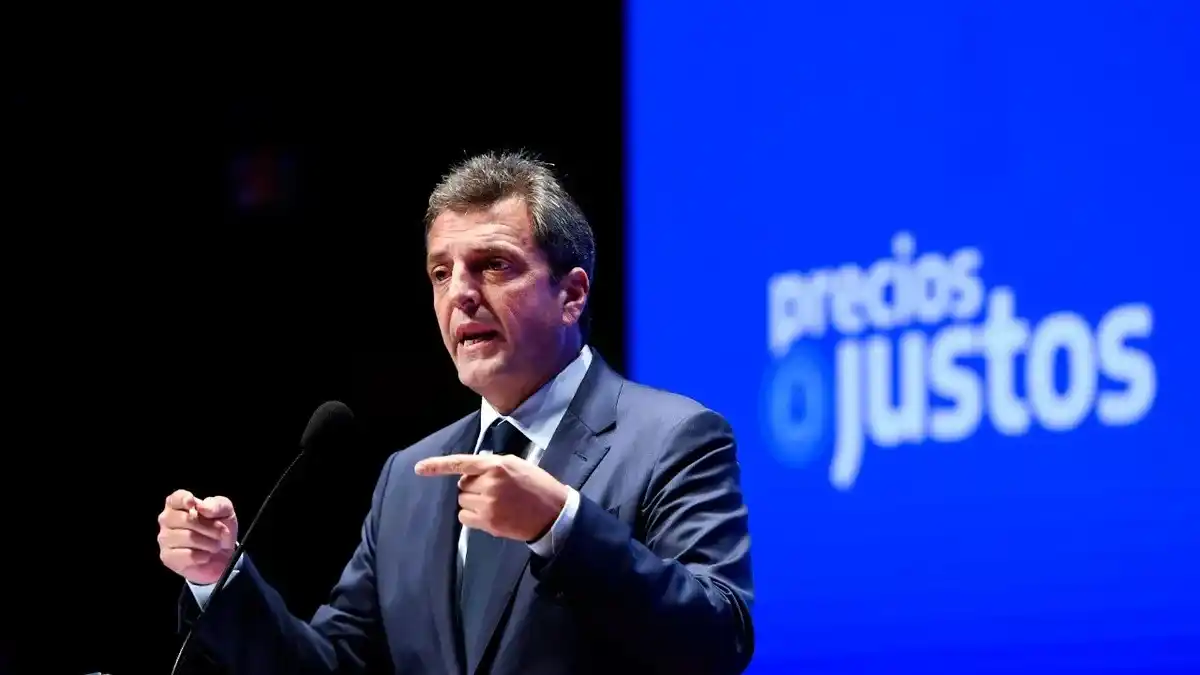 ¿Massa frena la suba de naftas?: El Gobierno se reúne con las petroleras para sumar combustibles a Precios Justos