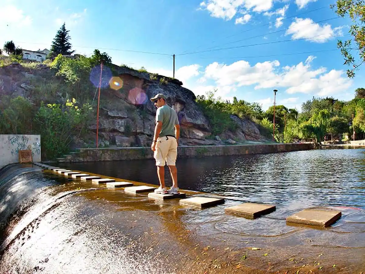 El riesgo hídrico en sierras de Córdoba pone en pie a la comunidad de Tanti contra una minera