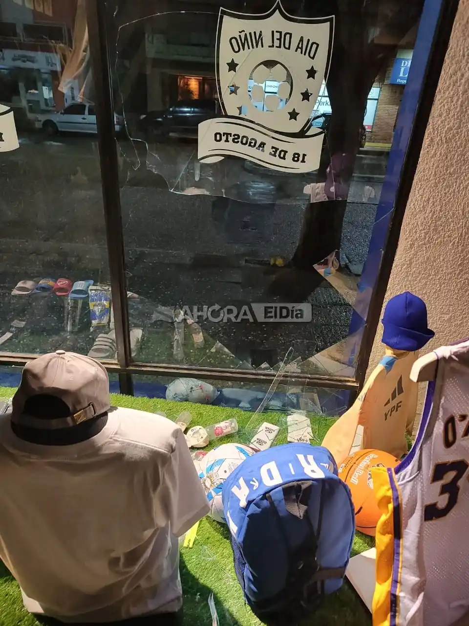 Ola de robos en la ciudad: por tercera vez rompieron una vidriera en el centro