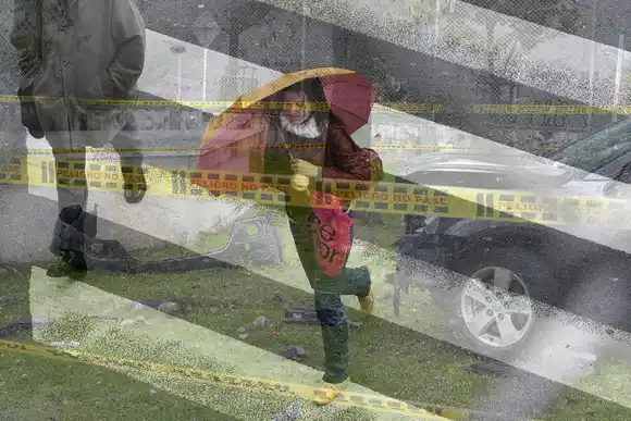 Delincuentes que abrazan y atracan a sus víctimas en segundos – Testigo Directo