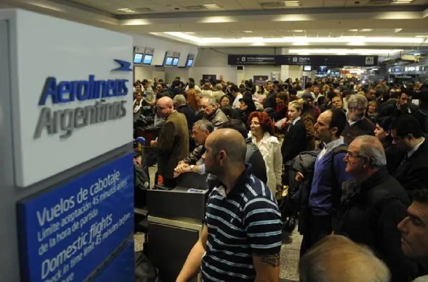 Aerolíneas Argentinas canceló todos sus vuelos del lunes