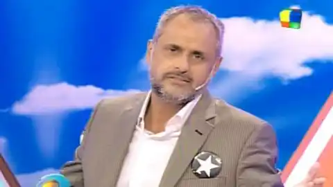 El mensaje de Jorge Rial ¿a su ex mujer?: “Si tenés dignidad, da un paso al costado”