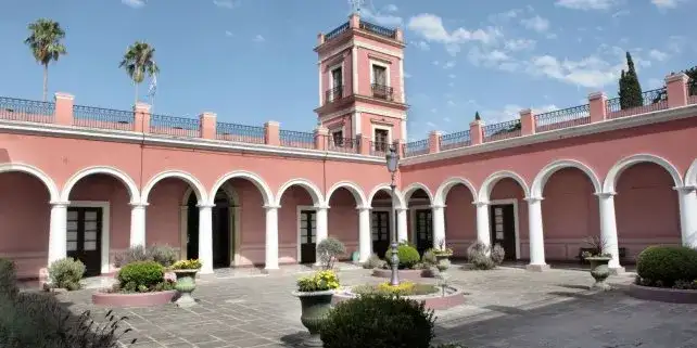 Cambia la dirección del Palacio San José