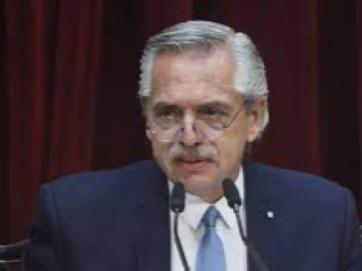 Alberto Fernández se someterá a un bloqueo por su hernia de disco lumbar y continuará recluido en Olivos