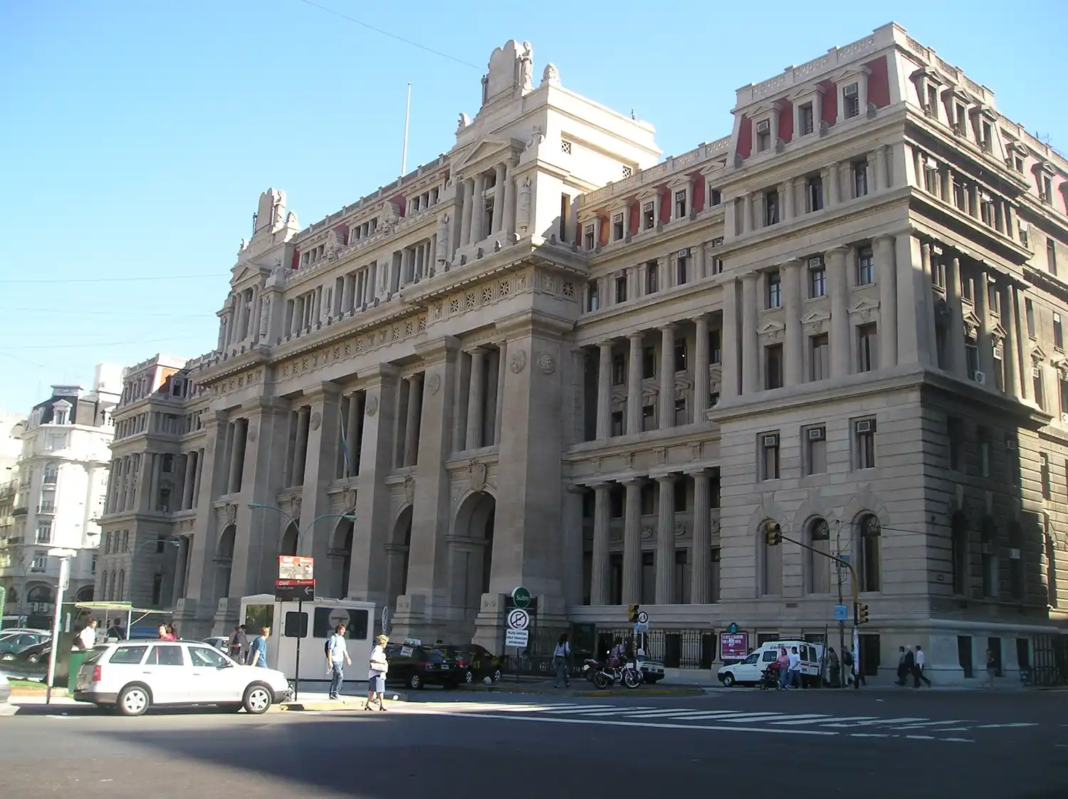 La Corte Suprema comienza a estudiar las presentaciones contra el DNU