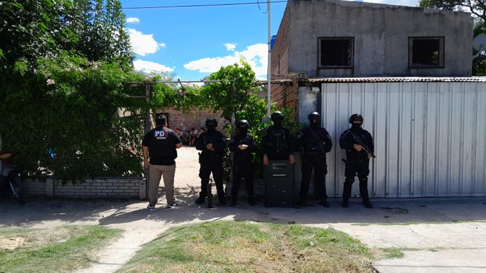 RECONQUISTA: PDI DETUVO A DOS PERSONAS Y SECUESTRÓ ESTUPEFACIENTES EN ALLANAMIENTOS POR MICROTRÁFICO - 1