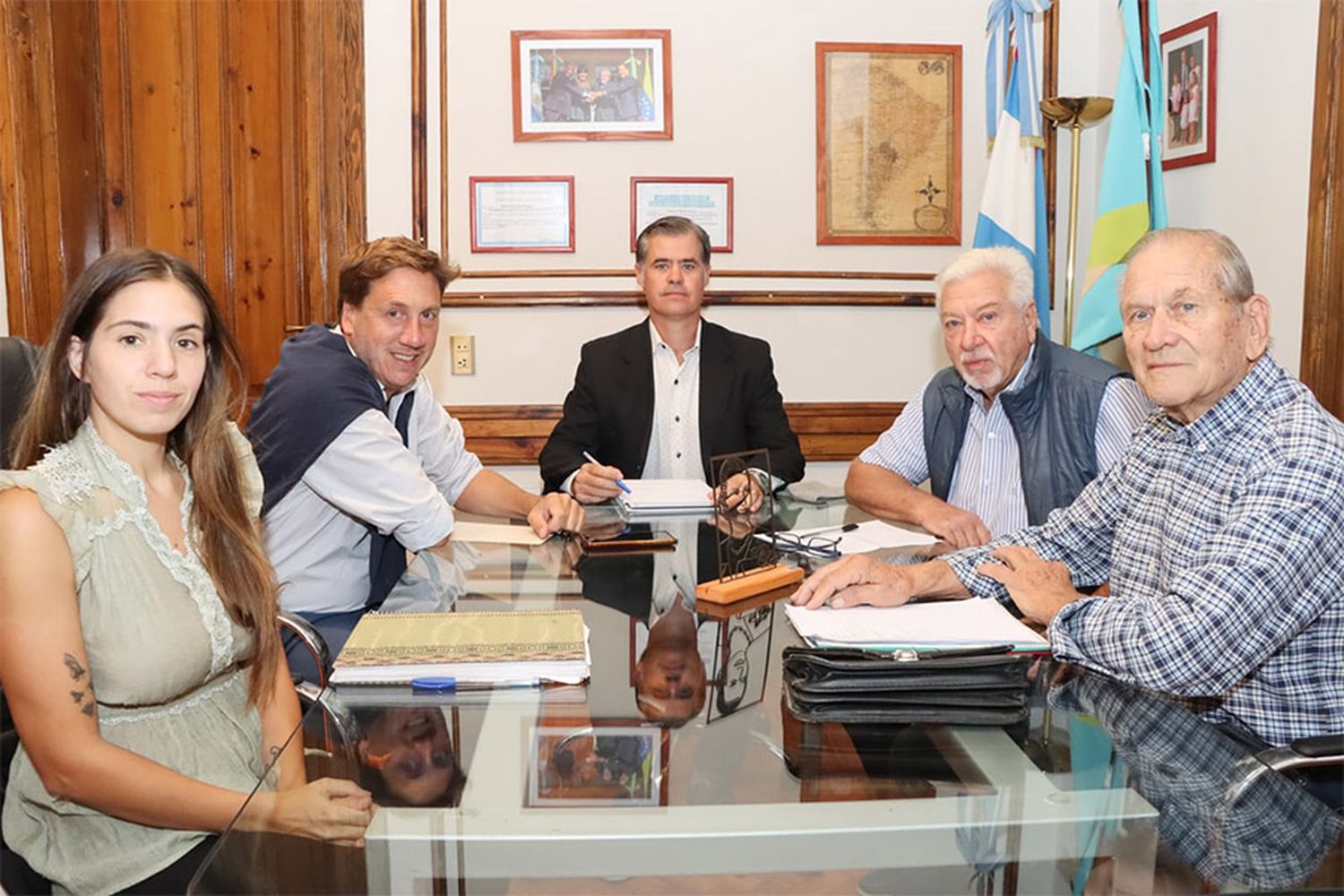 Las autoridades del Municipio junto a los miembros de la Asamblea Ciudadana Ambiental se encontraron para organizar la 19° Marcha al Puente que este año tendrá como lema: “No a las papeleras contaminantes”.