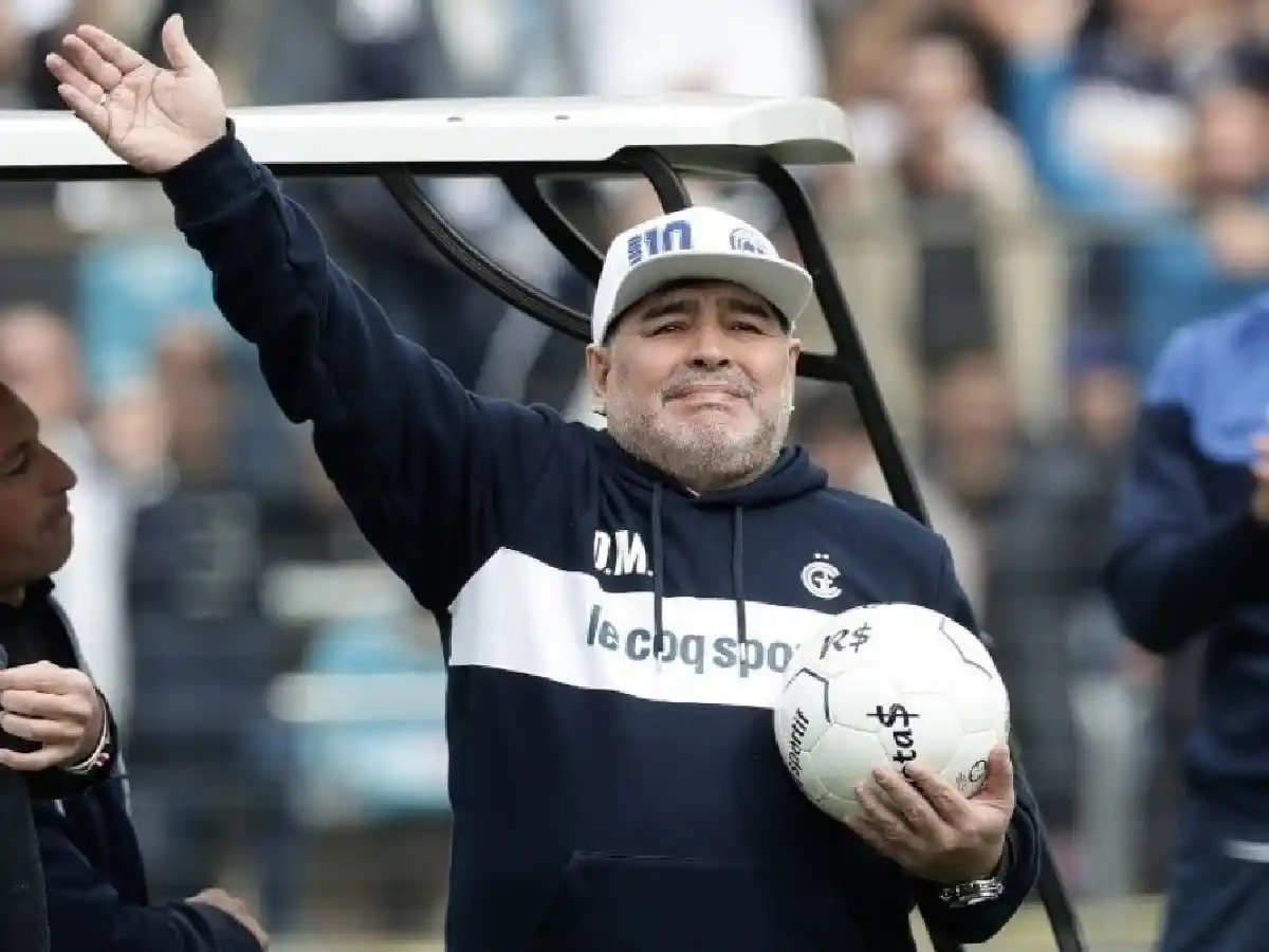 Maradona le anunció al plantel su salida de Gimnasia (LP)