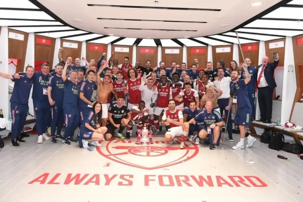 Con llanto incluido, Emiliano Martínez es campeón de la FA Cup