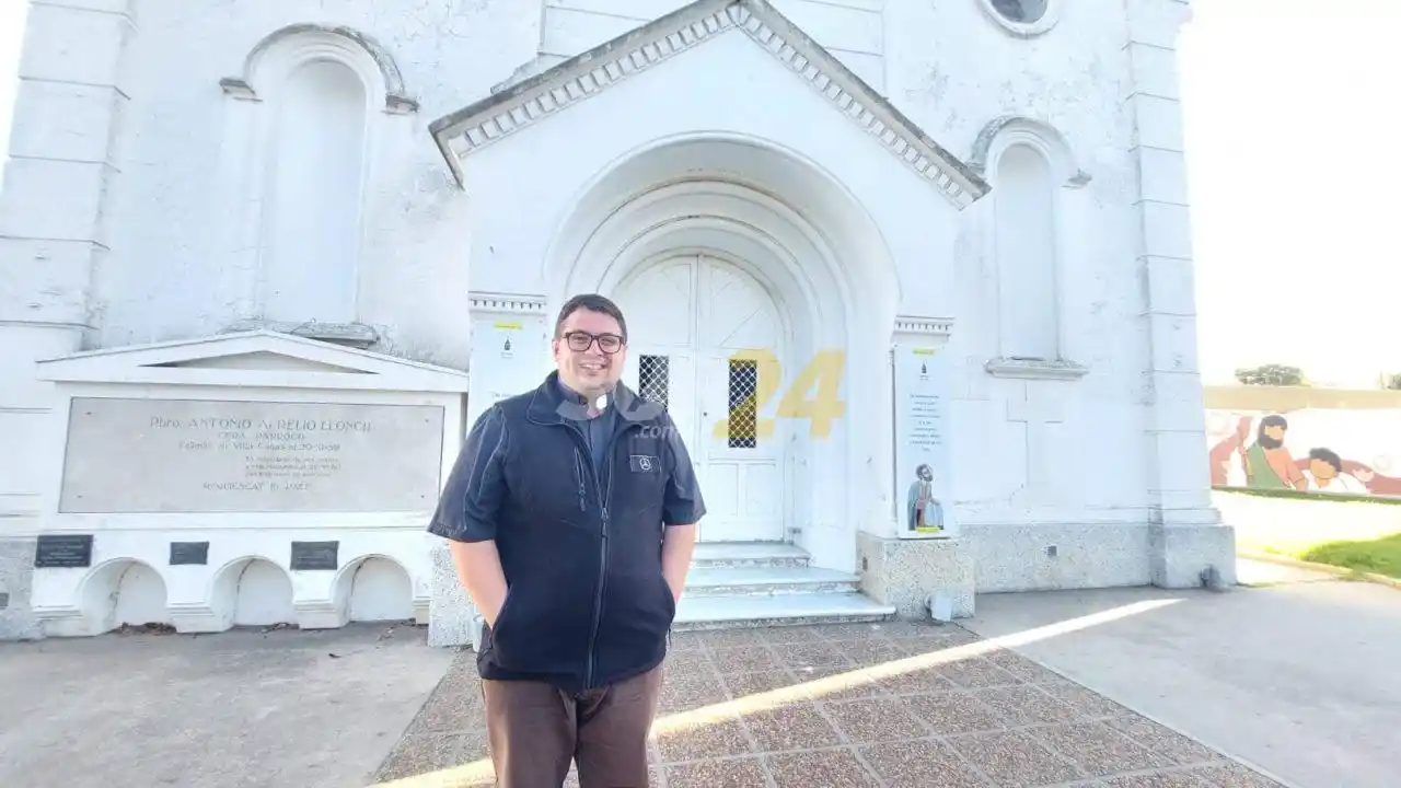 Cómo piensa y qué siente el padre Emanuel, el joven sacerdote de Villa Cañás