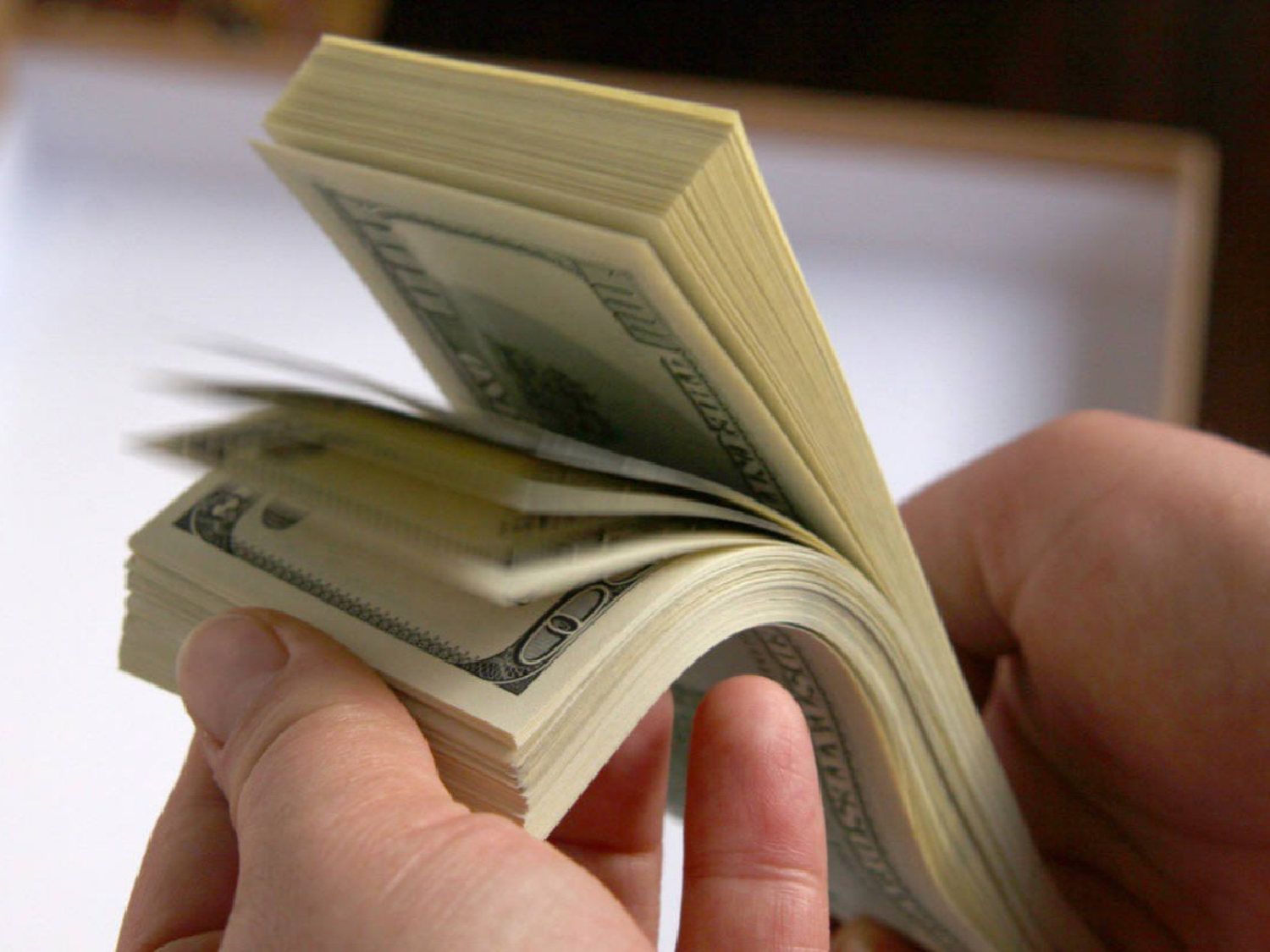 El dólar al rojo vivo: rompió la barrera de los 34.