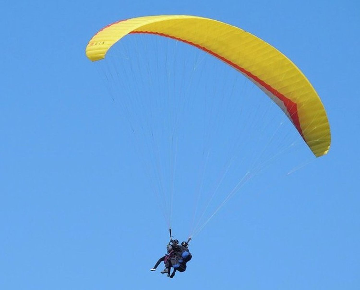 Hallaron el cuerpo del parapentista argentino que murió tras caer al mar en Uruguay