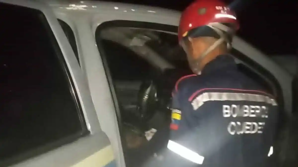 Mujer y niño resultaron heridos al chocar moto contra una pared