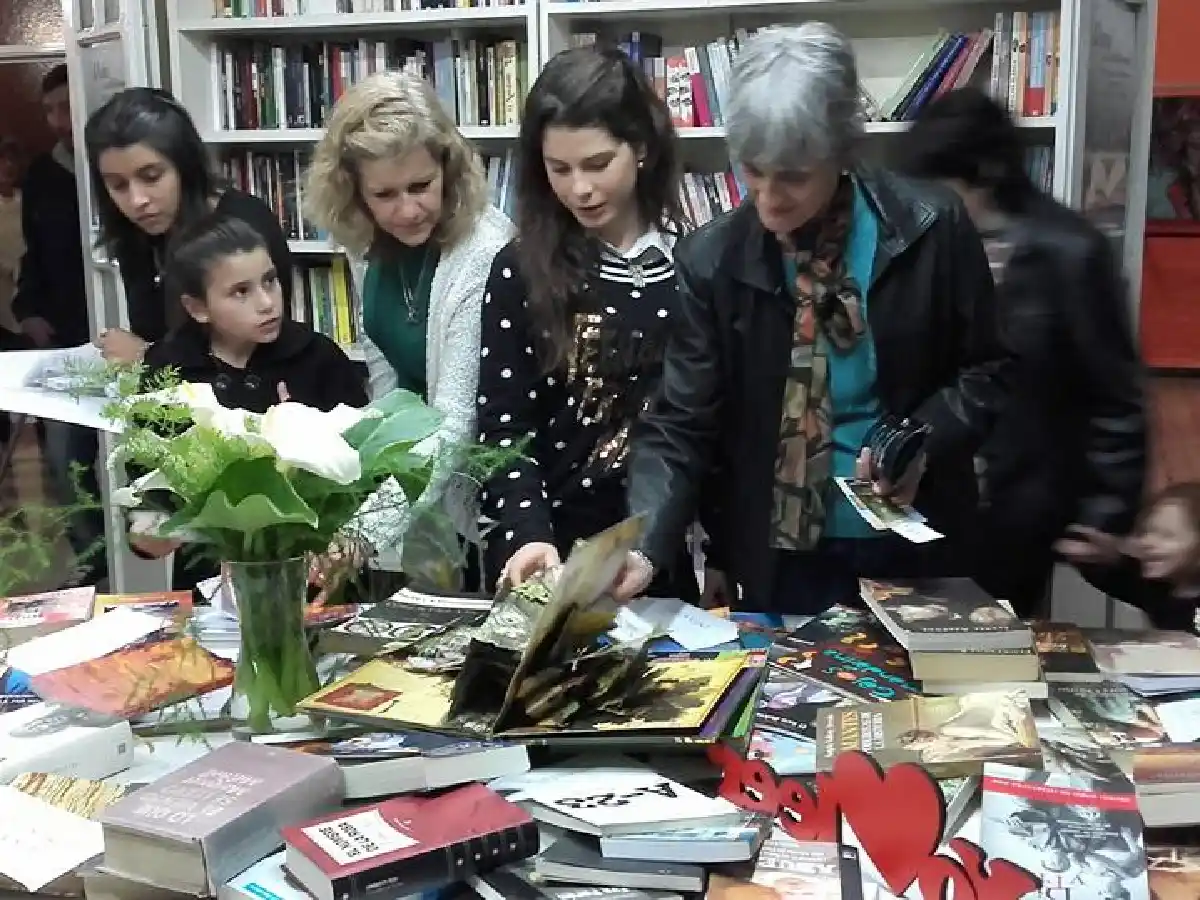 “Una Noche en la  Biblioteca” de La Francia  