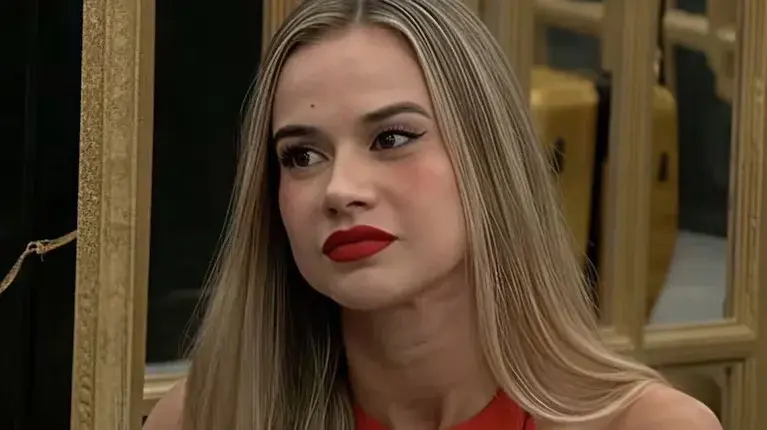 Preocupación en Gran Hermano: Cinzia sufrió una caída y fue trasladada a un hospital