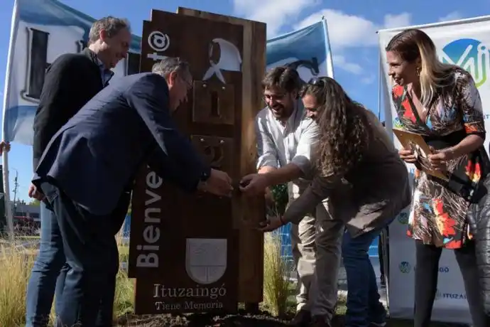Recuperación de Nieto 130: Acto en Ituzaingó en el monumento "Cuenta-nietos"