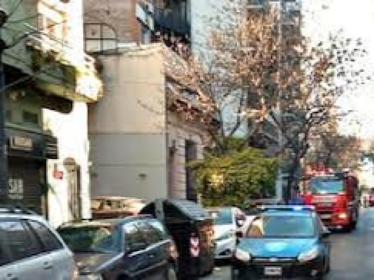 Tensión en el Consulado de Brasil: un hombre armado se atrincheró en el edificio y fue detenido