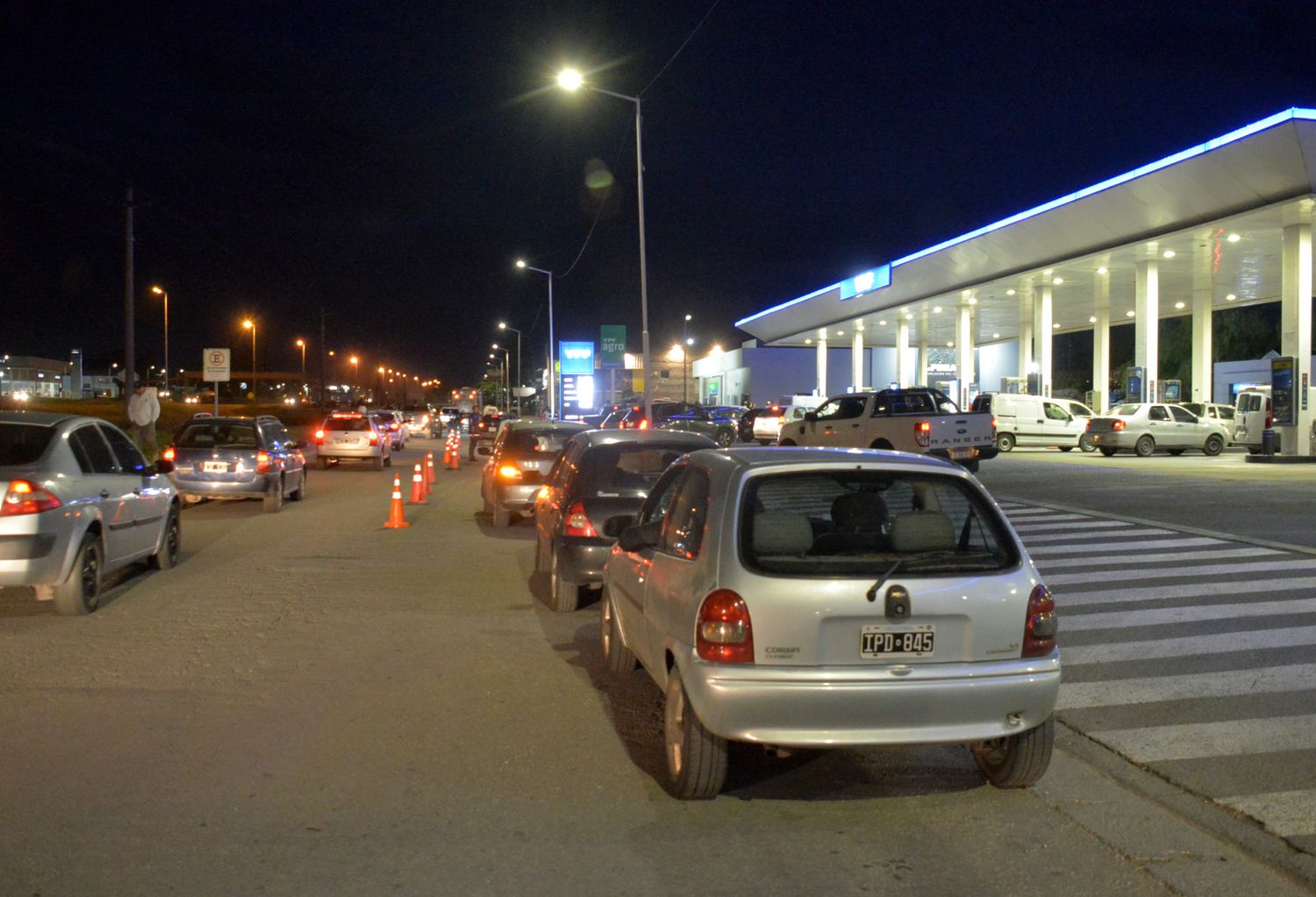 Continúan los trastornos por la escasez de combustible en la ciudad