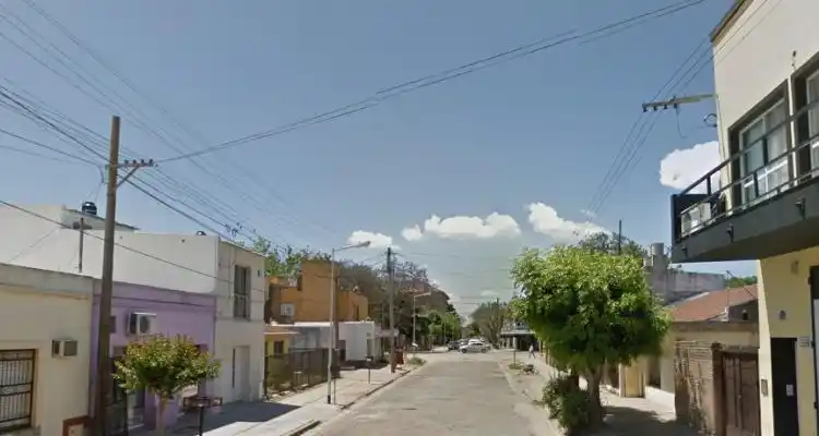 Motochorros “arrastraron y lastimaron” a una mujer para robarle la cartera