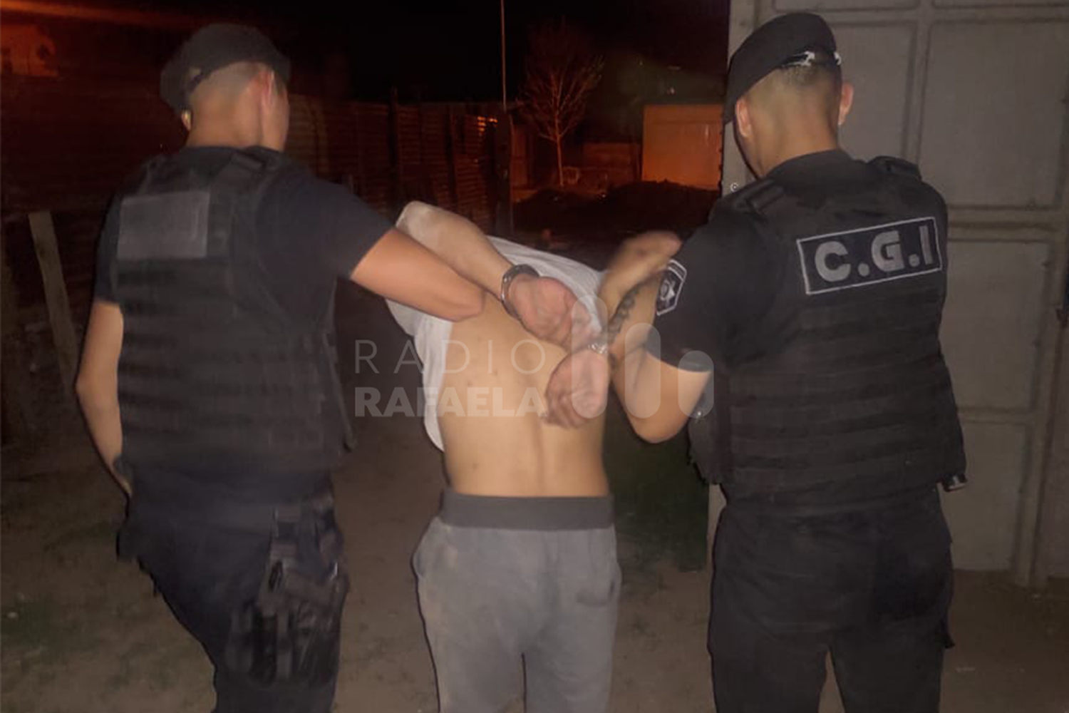 Se metió a una casa a robar en el barrio Mora y la policía lo atrapó infraganti: terminó detenido