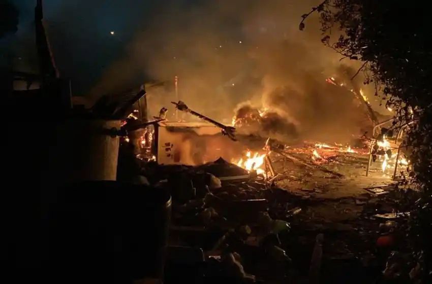 Voraz incendio de una casa en Nuevo Golf