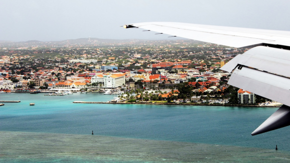 ARUBA EXTIENDE POR TRES MESES prohibición de vuelos provenientes desde y hacia Venezuela