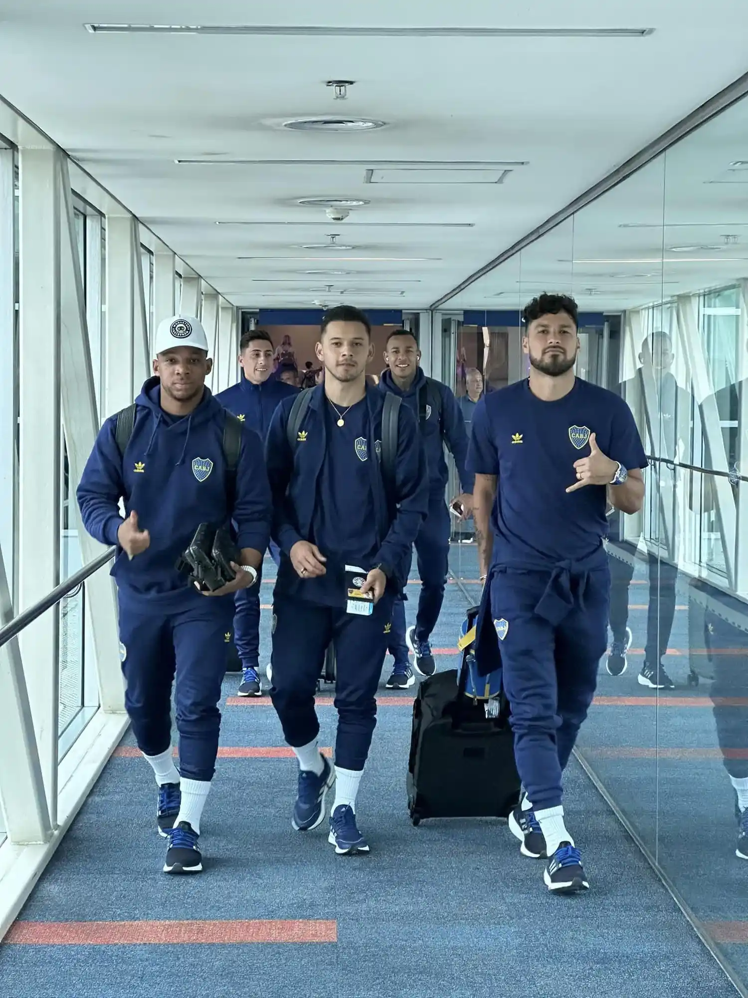 Boca viajó a Colombia y Almirón tiene una duda