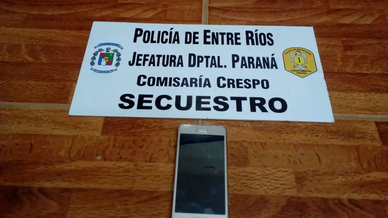 Recuperan celular sustraído de una mochila