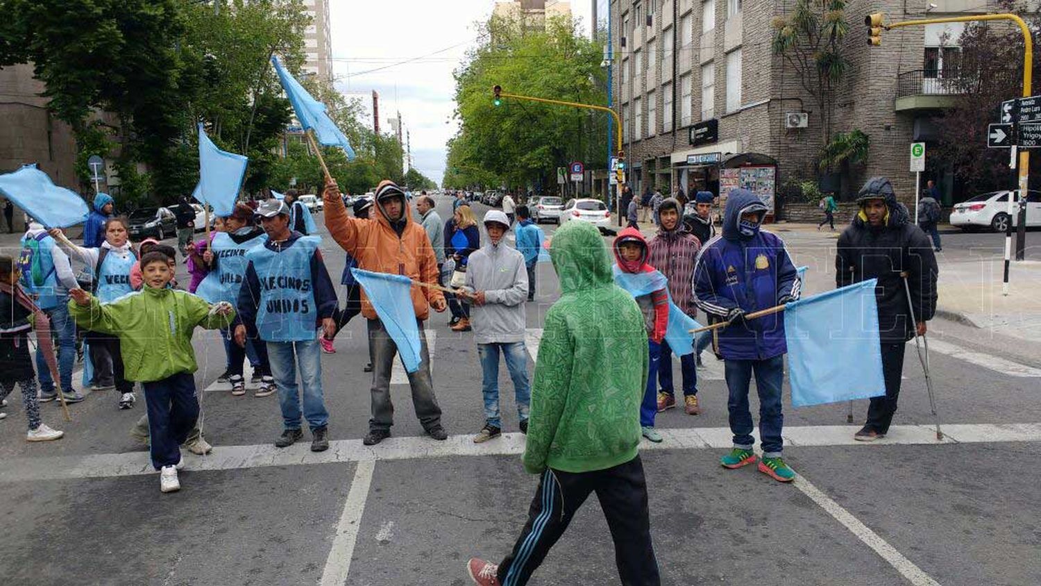 "Vecinos unidos" se manifestó en reclamo de puestos de trabajo