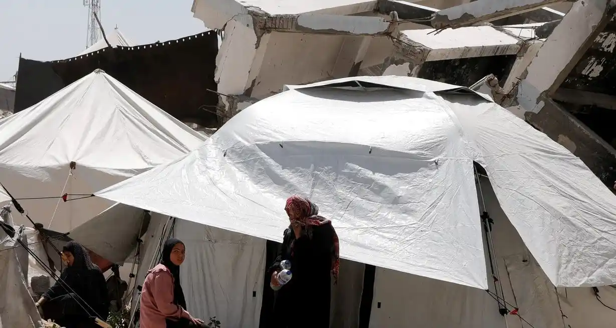 El lugar funcionaba como centro de refugiados. Fotos: Reuters