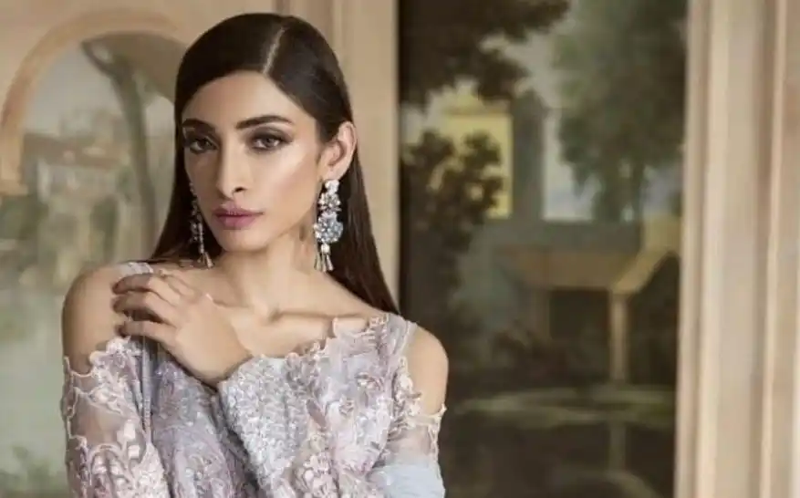 Modelo publicó un video con mensaje contra el bullying y se suicidó